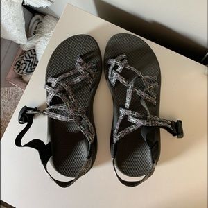 gray chaco’s size 8